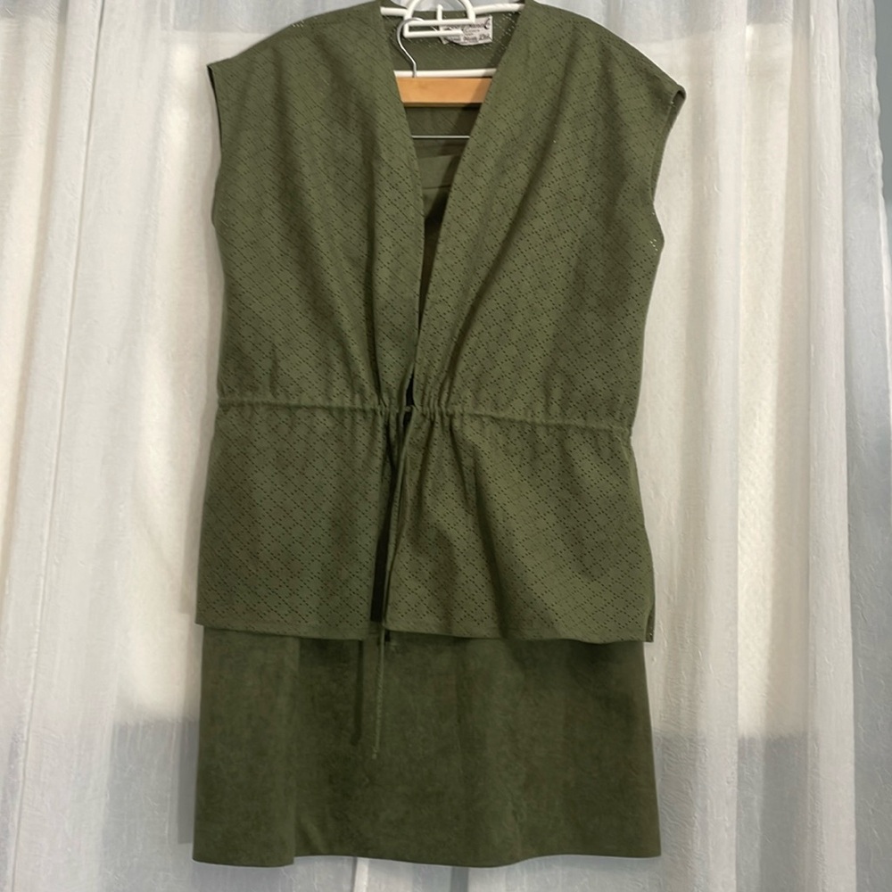 LEO-DANAL VINTAGE GREEN 2 PC SKIRT / TOP DARK OLIVE WOMENS SIZE 18